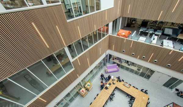 Descubra como as redes sociais transformam as decisões de compra dos consumidores atualmente!